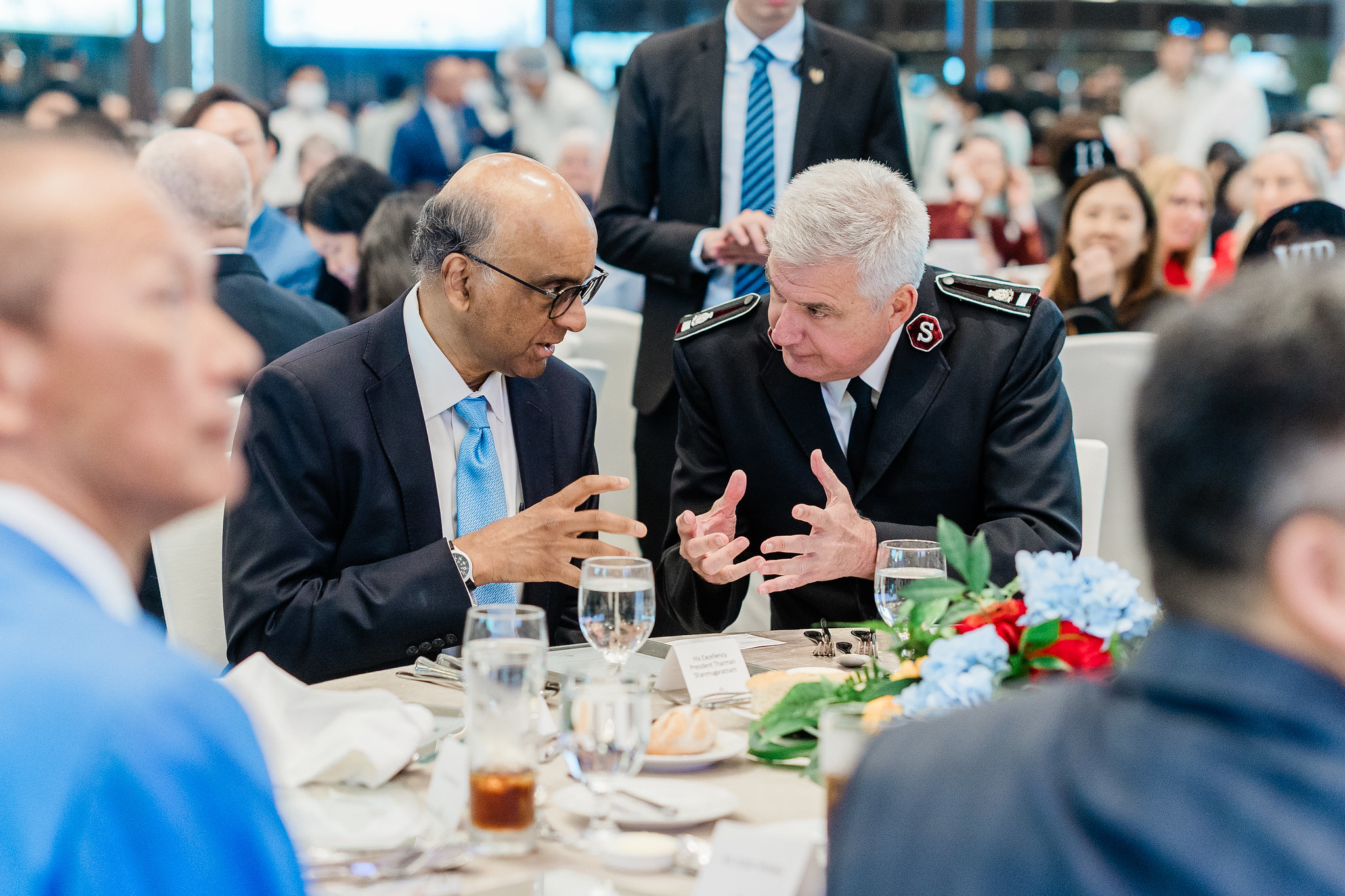 The Chief of the Staff talks to the President of Singapore over lunch