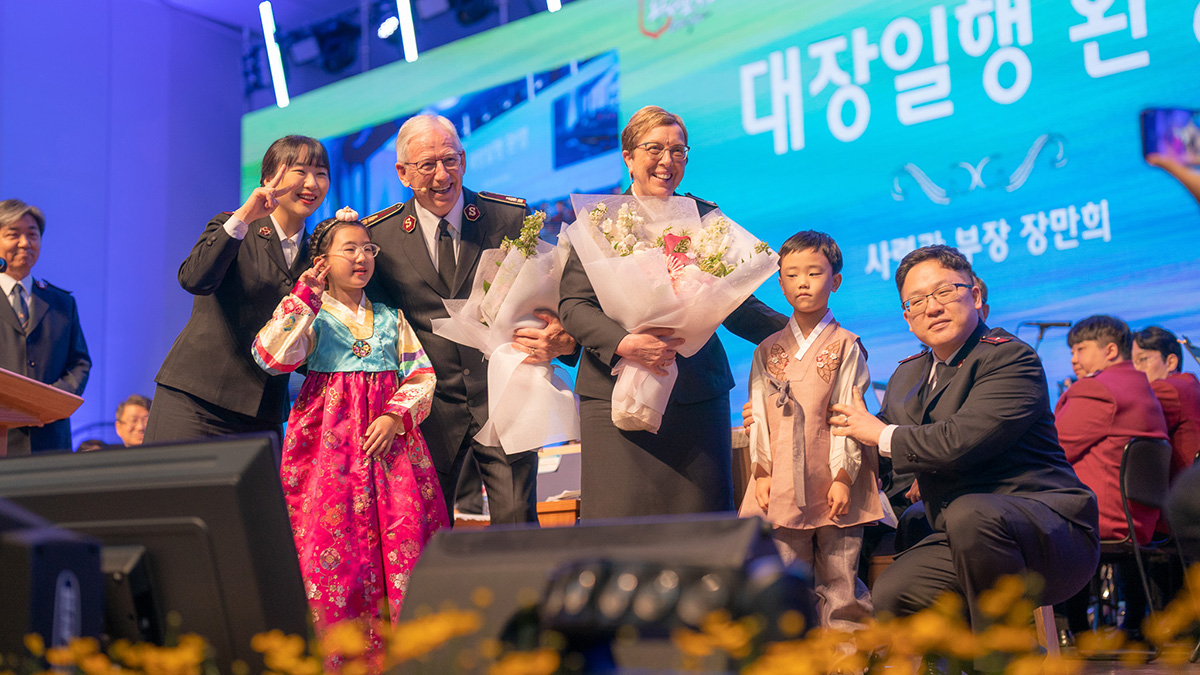 The international leaders are welcomed to the Korea Territory