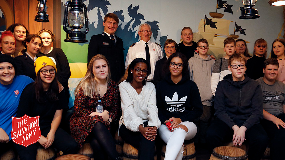General with young people in Finland