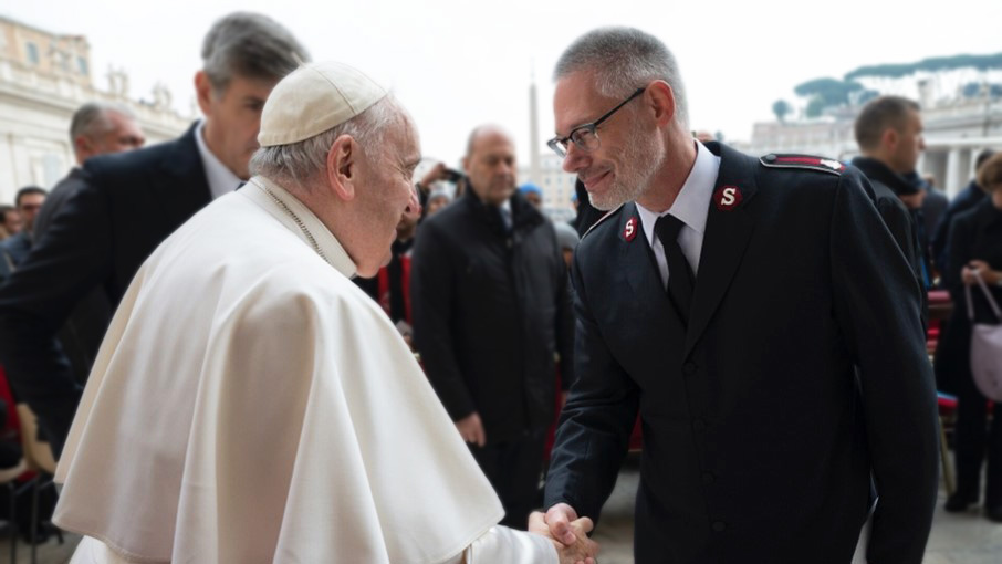 Pope Francis shakes hands with Lieut-Colonel Andrew Morgan