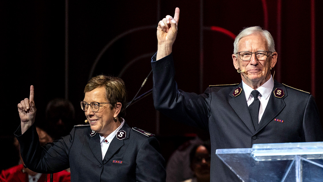 General Brian Peddle and Commissioner Rosalie Peddle are welcomed by the Canada and Bermuda Territory