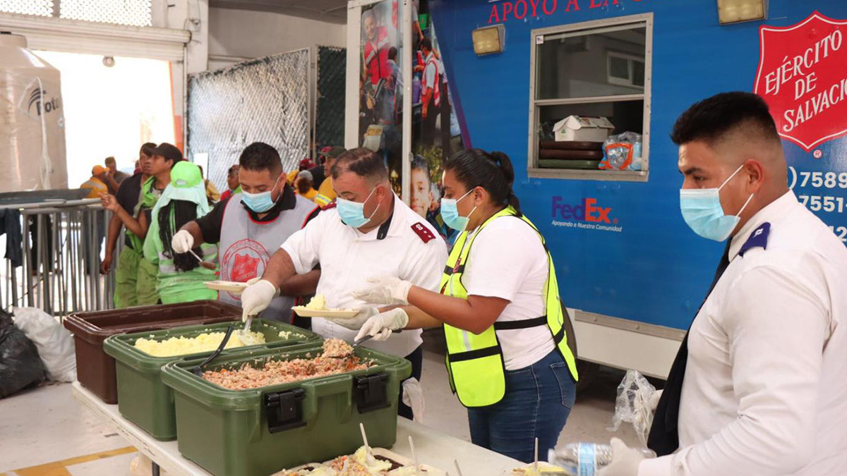 An emergency canteen in Acapulco