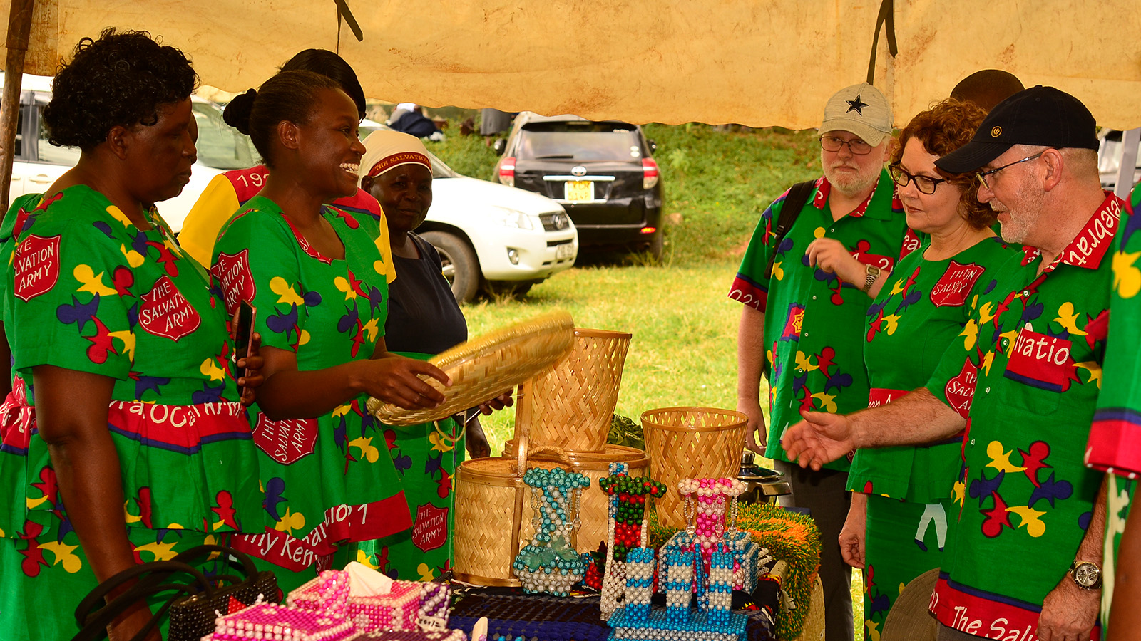 The General and Commissioner Buckingham view an exhibition of handcrafts