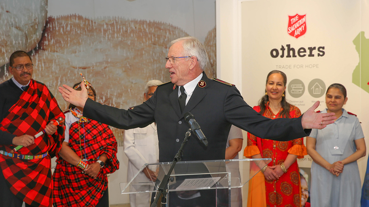 The General opens the Others 25th Anniversary Exhibition