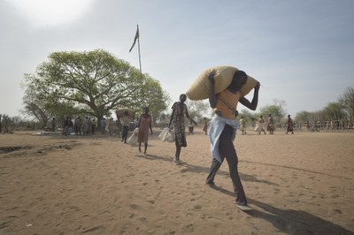  Photo: People receive food from the ACT Alliance in Rumading, South Sudan. © Paul Jeffrey/ACT Alliance, 2017