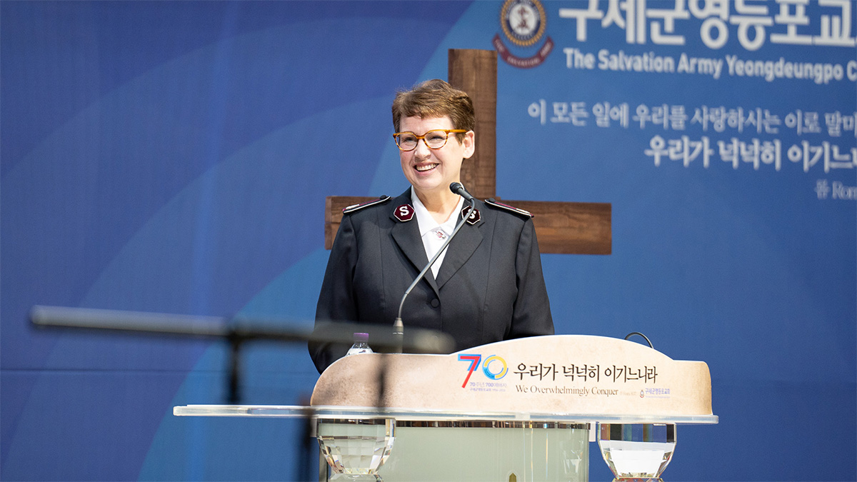 Commissioner Shelley Hill shares insights from her spiritual journey at Yeongdeungpo Corps