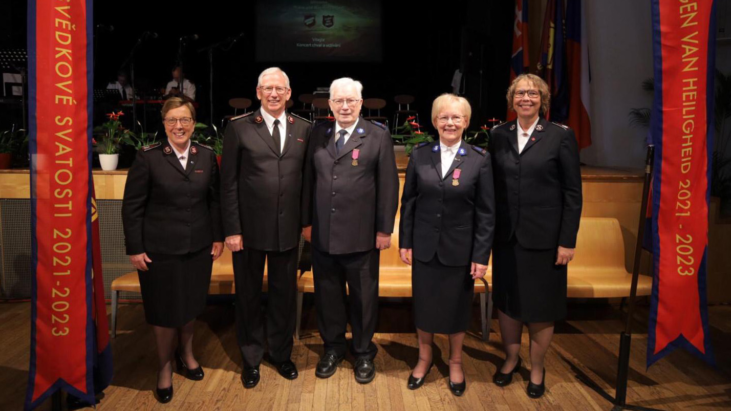 Envoys Koos and Henny Tinga are admitted to the Order of the Founder