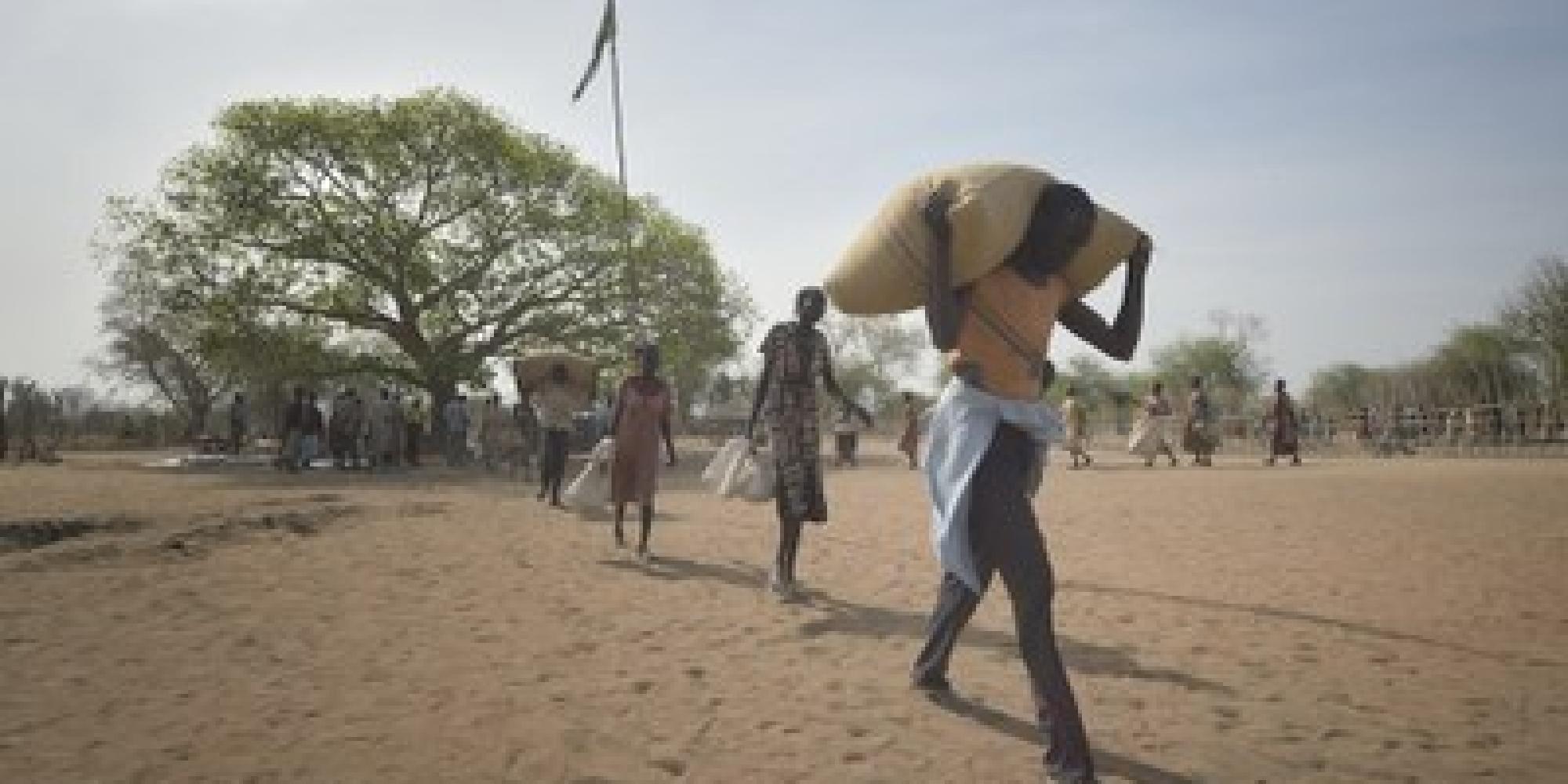  Photo: People receive food from the ACT Alliance in Rumading, South Sudan. © Paul Jeffrey/ACT Alliance, 2017