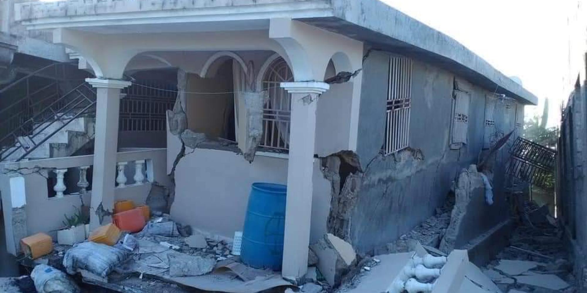 Haiti quake damaged building