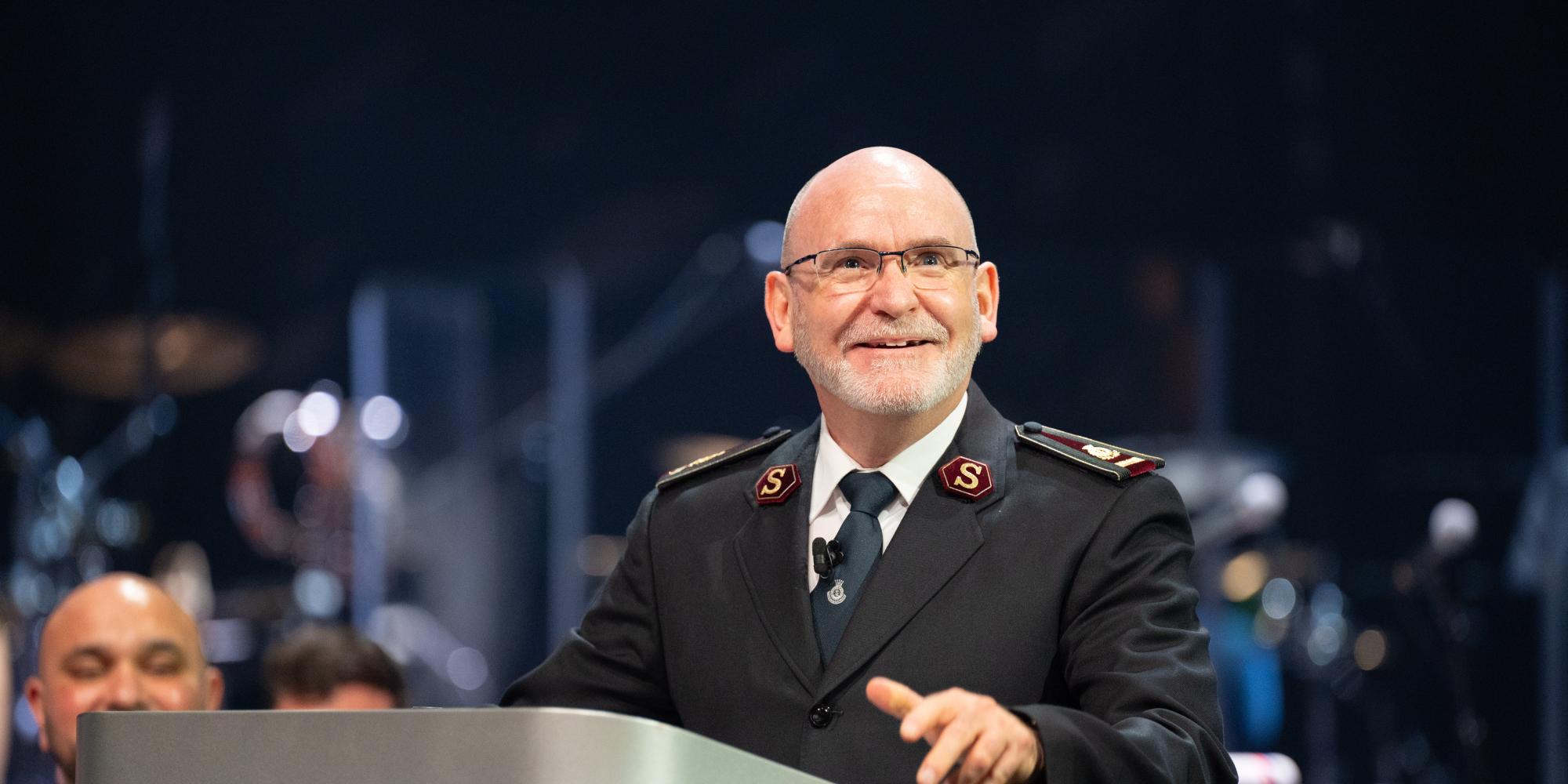 General Lyndon Buckingham addresses the congregation