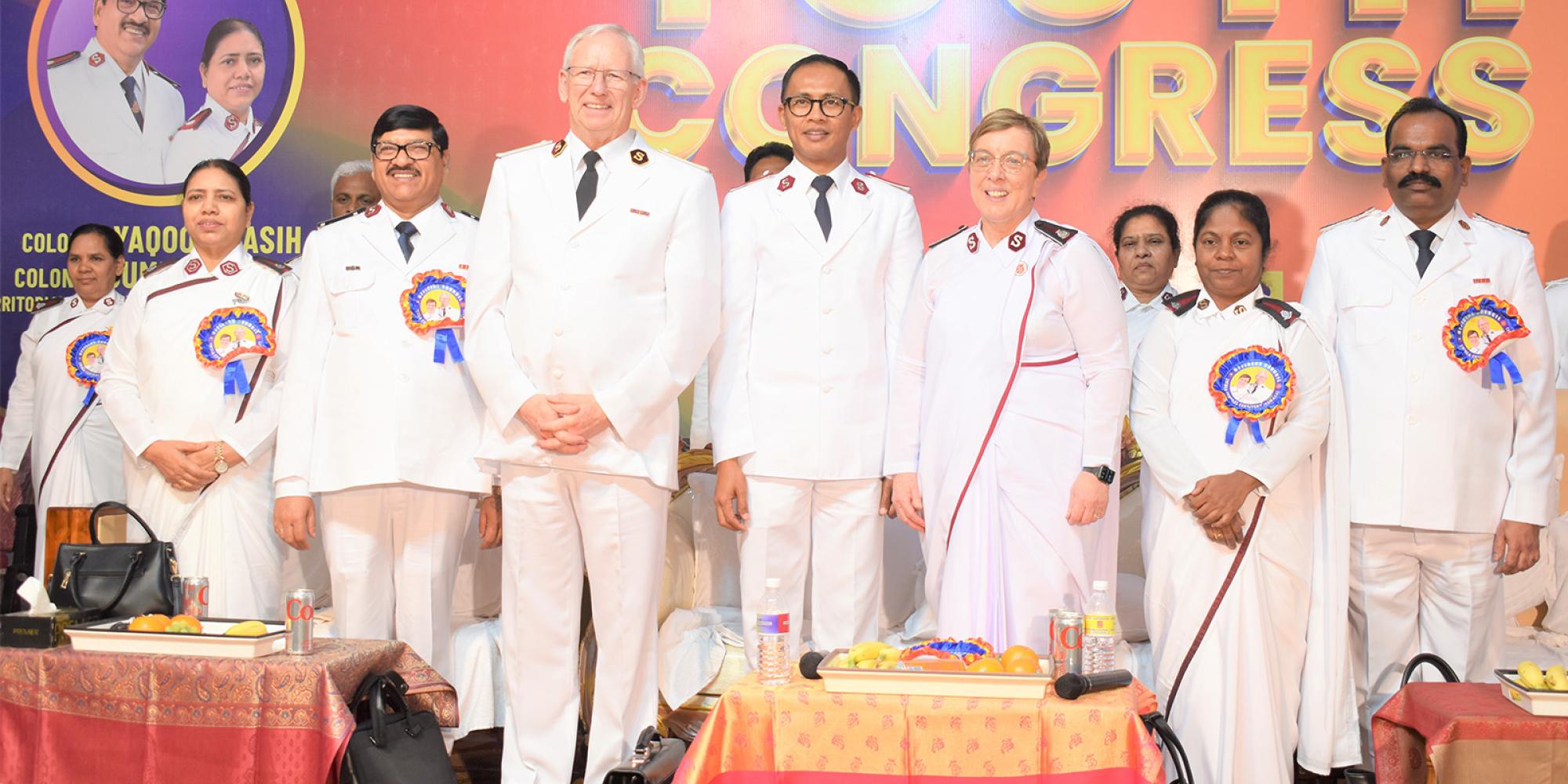 The international leaders stand with India Central Territory leaders