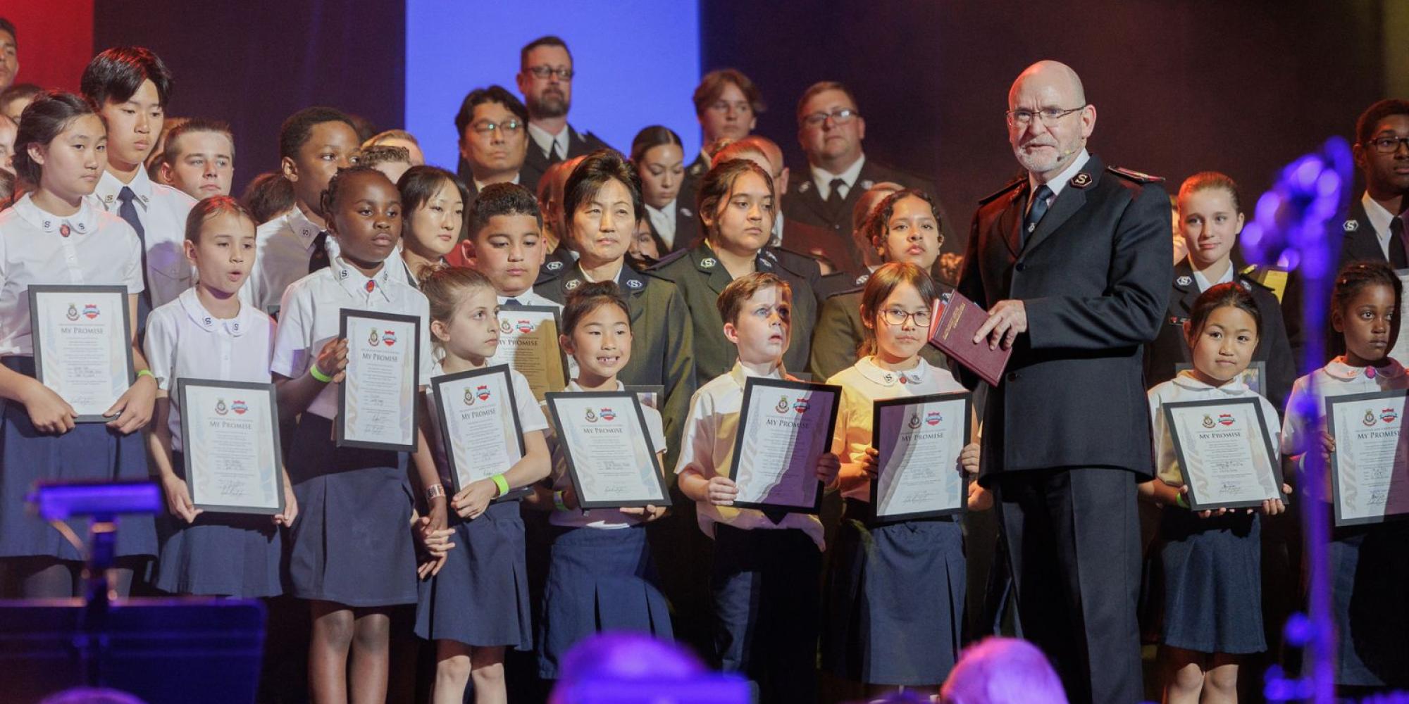 The General with a large group of new junior soldiers