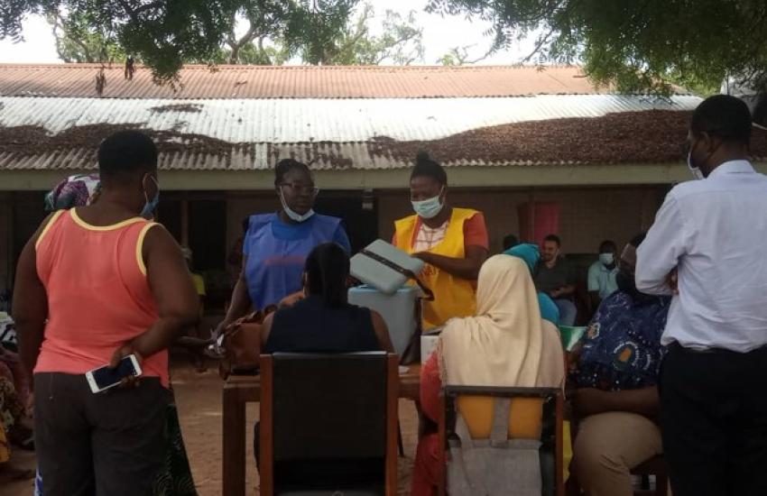 Ghana Urban Aid Clinic dispensing COVID vaccine