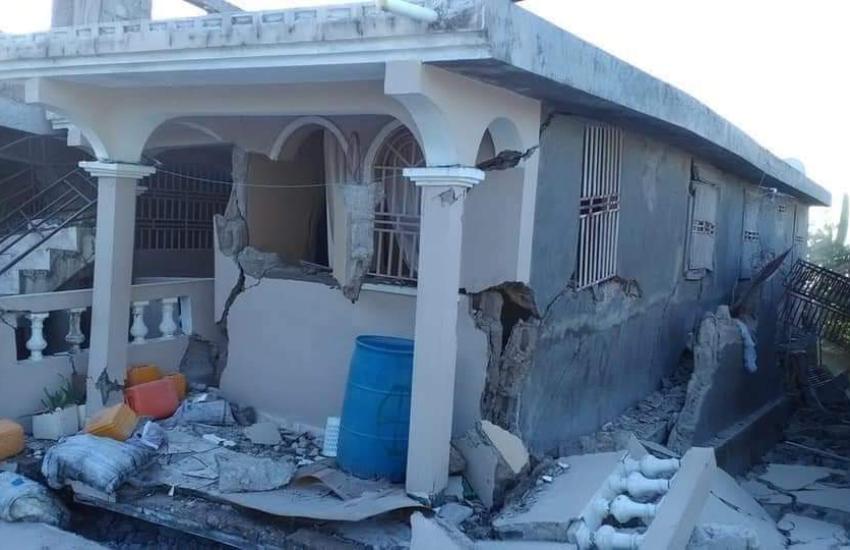 Haiti quake damaged building
