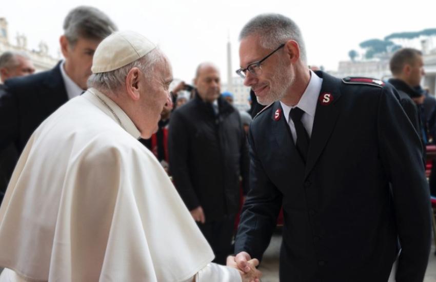 Pope Francis shakes hands with Lieut-Colonel Andrew Morgan