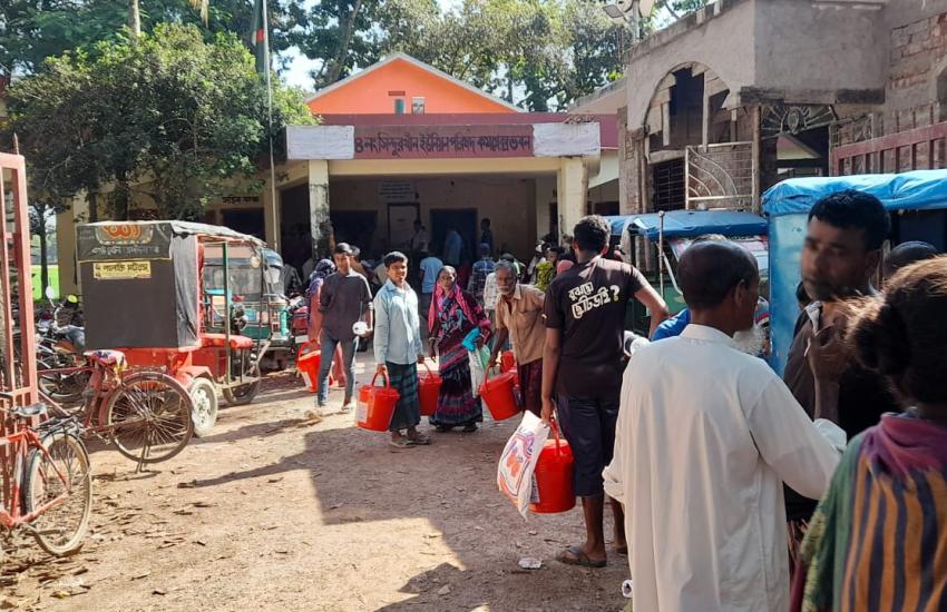 People queue for flood relief supplies