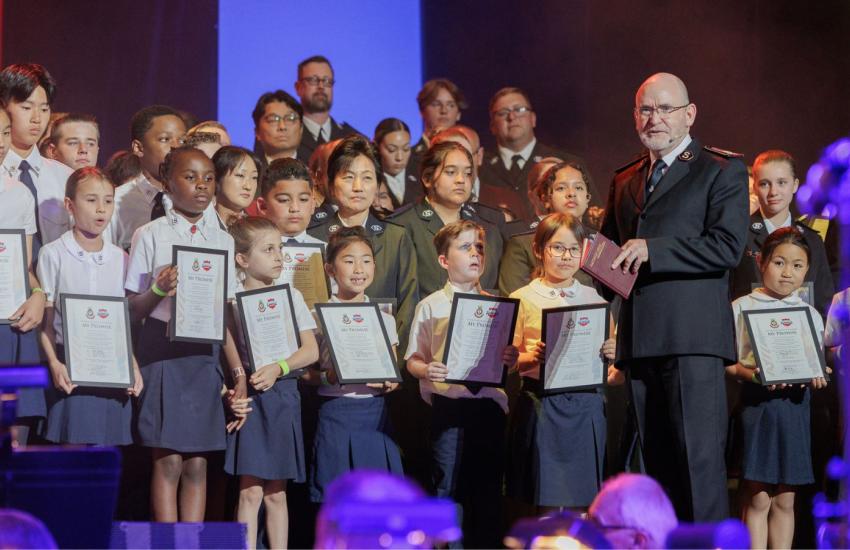 The General with a large group of new junior soldiers