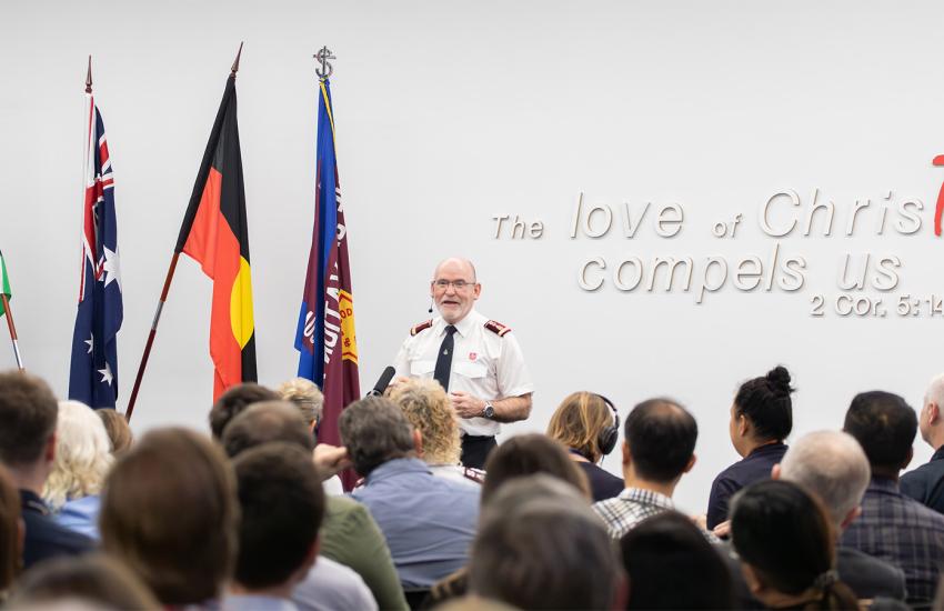 The General speaks to a crowd