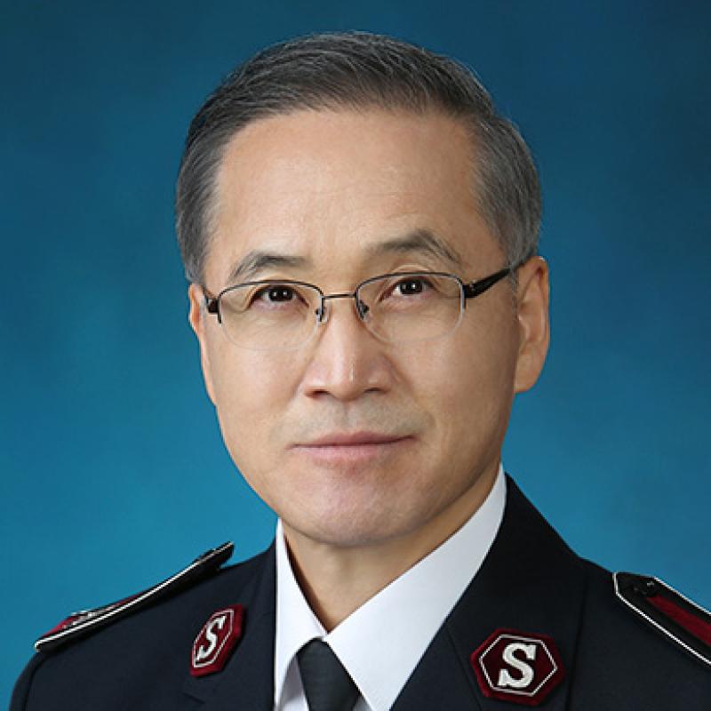 Headshot of Commissioner Kim, Byung-Yoon