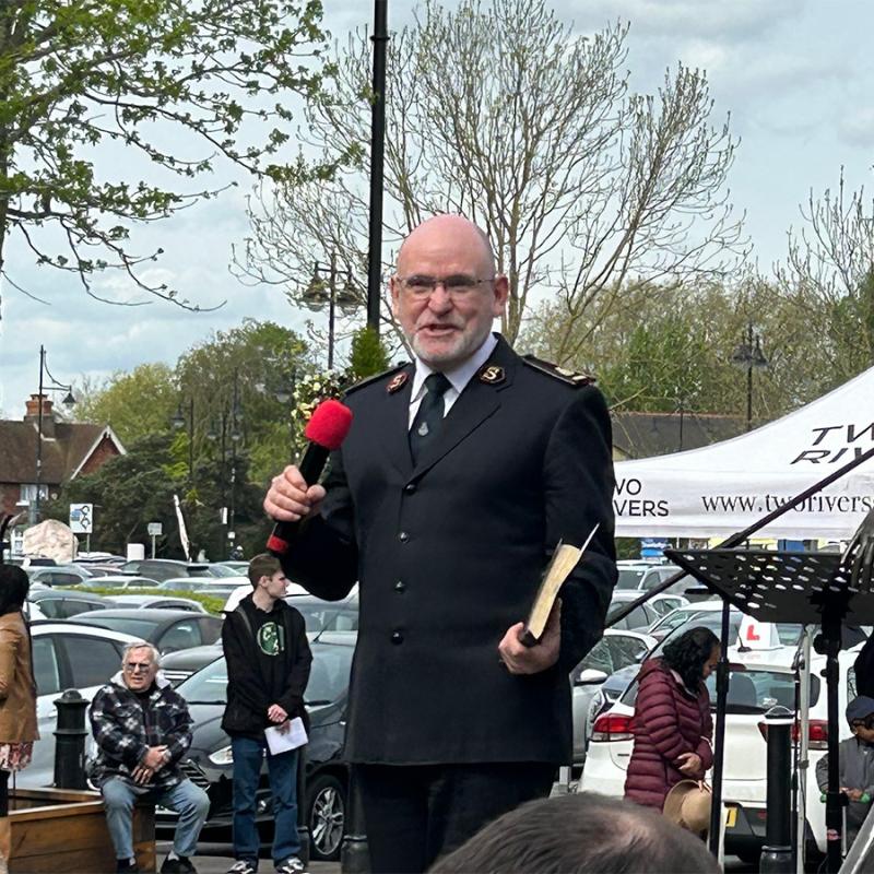 The General preaches outside