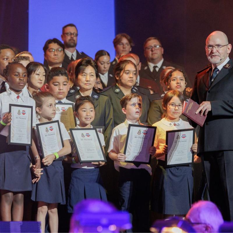 The General with a large group of new junior soldiers