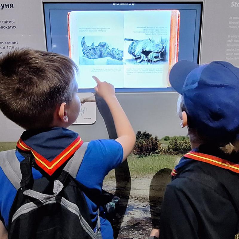 Children visit a museum